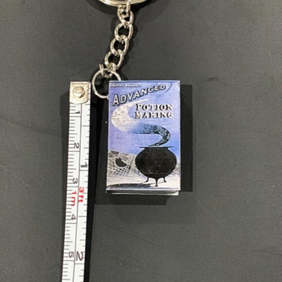 Advanced Potion Making Keychain – Blue Edition Mini Replica - Picture 8 of 9